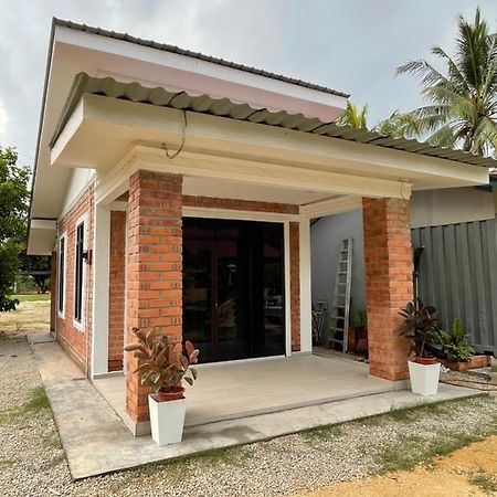 Cabin In The Woods By Abris Bukit Gambir Exterior photo
